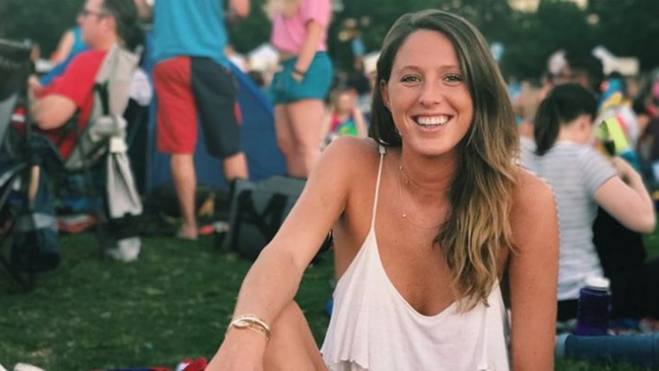 Instagram elimina la función 'seguidos' que permitía a las personas ver los me gusta y los comentarios de otras personas Resultado de imagen para Emily Clow trabajo bikini