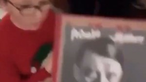 Pero No Papa Es Minecraft No Mein Kampf Le Dijo Al Abuelo Que Le Regalo El Libro De Hitler A Su Nieto Telefe Noticias