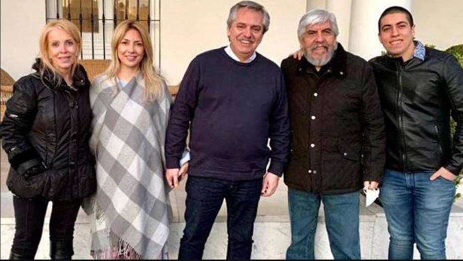 Sin barbijo ni distanciamiento: la foto de Alberto Fernández y Moyano - Telefe Noticias