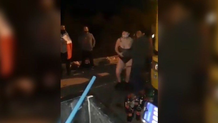 Video Escandalo La Fiesta De Los Choferes Con Alcohol Y Mujeres En Pleno Paro Camionero En Chile Telefe Cordoba