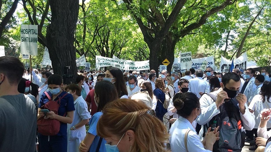 Murió el jefe de obstetricia del hospital Ramos Mejía en una protesta de médicos porteños - Telefe Mar del Plata