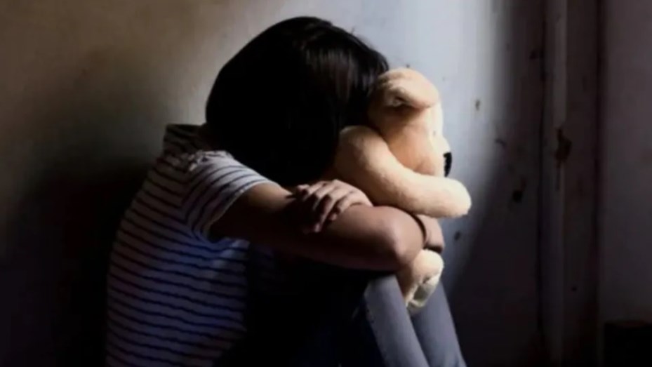 La Justicia ordenó que se suprima del DNI de una nena el apellido de su padre  abusador - Telefe Córdoba