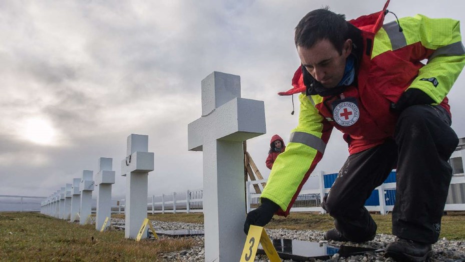 Identifican los restos de seis soldados argentinos inhumados en las Islas Malvinas Identifican los restos de seis soldados argentinos inhumados en las Islas Malvinas
