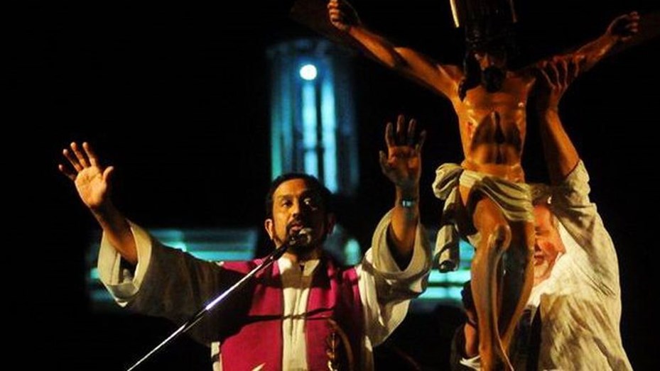 El Vía Crucis del Padre Ignacio prepara su regreso para Semana Santa -  Telefe Santa Fe