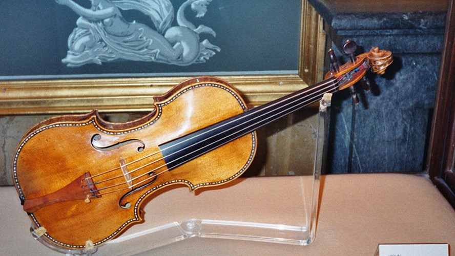 Pagan más millones de dólares por un violín Stradivarius de 1714 - Telefe Noticias