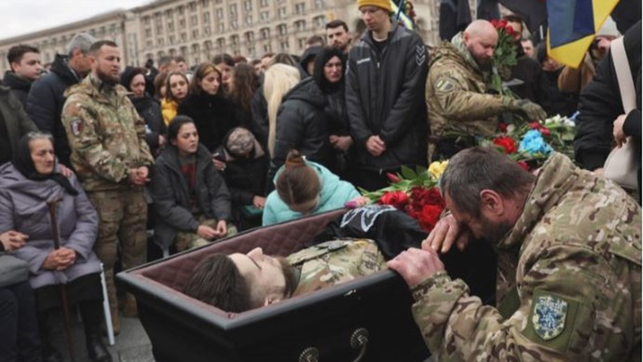 Multitudinario funeral en Ucrania para despedir al soldado "Da Vinci" como un héroe de la guerra - Telefe Córdoba