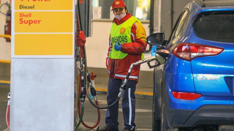 El Gobierno y las petroleras congelan subas de nafta hasta después de las elecciones 41 e-card