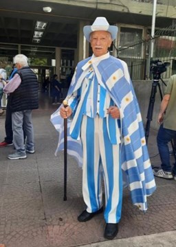 El voto de Iron Mán, el "hombre motosierra" y otras perlitas de las elecciones nacionales 2 argentina
