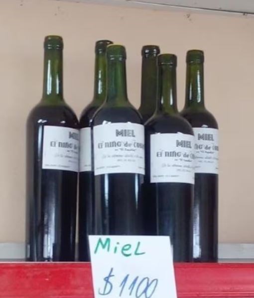 Anmat prohibió una marca de miel que se vendía en botellas de vino 1 miel2