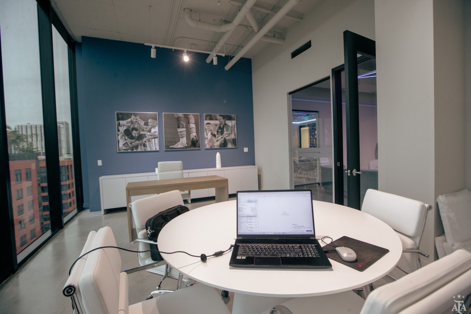 Tapia inauguró oficinas de la AFA en Miami 1 ofi