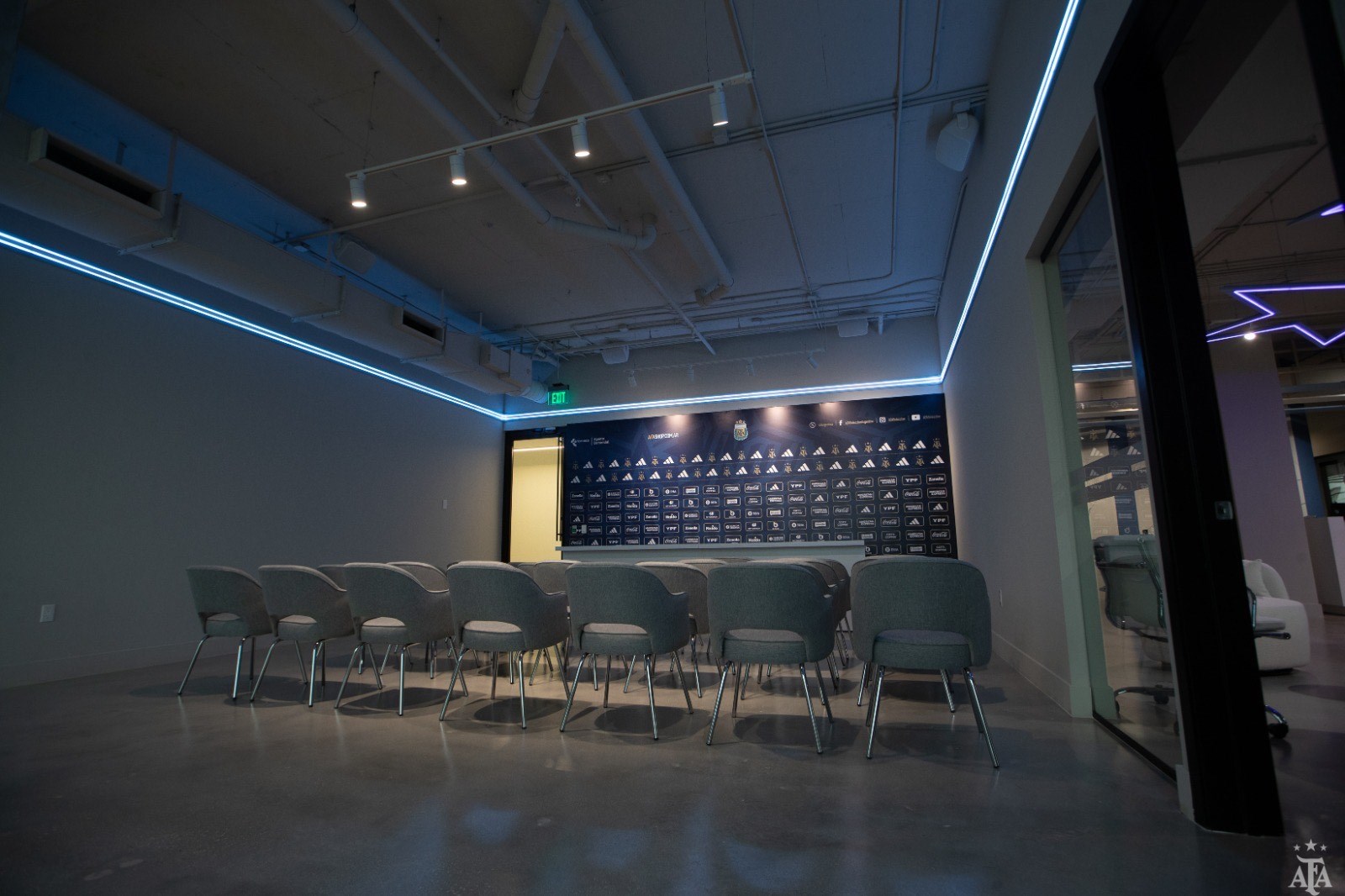 Tapia inauguró oficinas de la AFA en Miami 3 miami