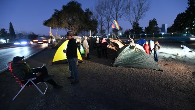 Córdoba: ambientalistas tomaron un quebracho de 280 años al que las autoridades intentan trasladar 1 whatsapp image 2025 06 23 at 122143 pm