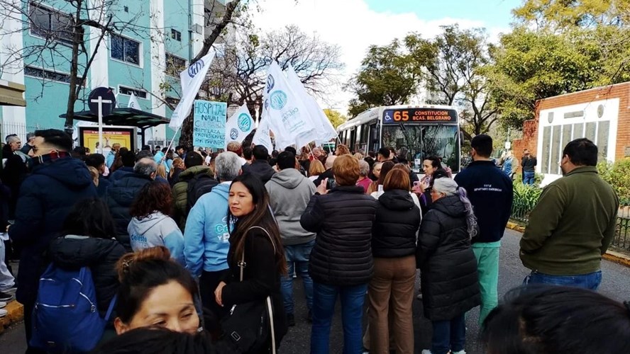 Frente al posible despido de 560 trabajadores por una decisión de la Armada, Sanidad va a un paro total en el Hospital Naval